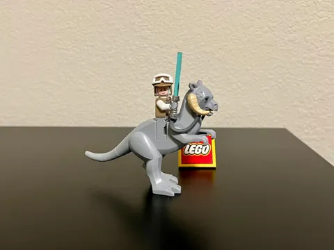 LEGO Star Wars 2011 Tauntaun - Flex Tail w/ Luke Skywalker Rare/Retired Ex. Cond