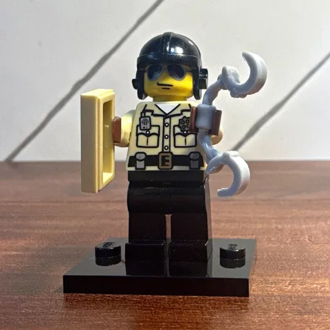 LEGO Minifigure Series 2 Traffic Cop COL025 8684-9 Complete w/ Stand 2010