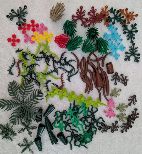 Lego Lot of Plants Parts & Piece Leaves Flowers Foliage Botanicals Includes Case