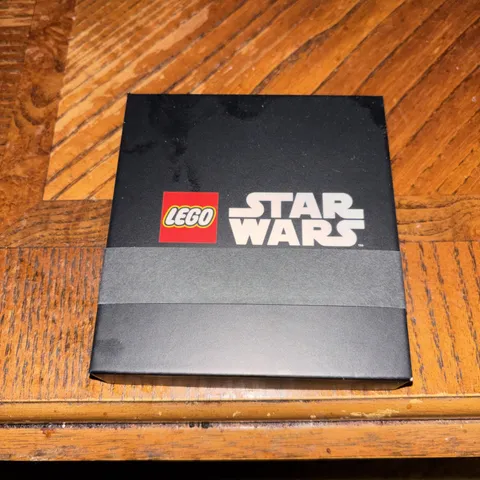 New Retired LEGO 5010320 The Mandalorian and Grogu Lenticular Metal Display Card