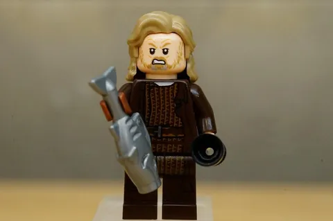 LEGO Star Wars Old Luke Skywalker Minifigure Sw1039 75245 Jedi