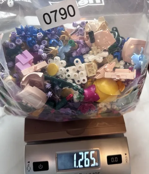 LEGO Botanical Flower Parts Lot 1.26 LB Petals Blossoms Leaves Floral Bulk