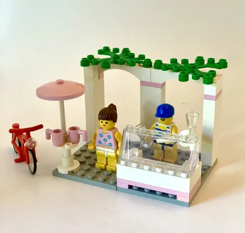 LEGO Paradisa: Sidewalk Cafe 6402 - USED 99% Complete WO Box