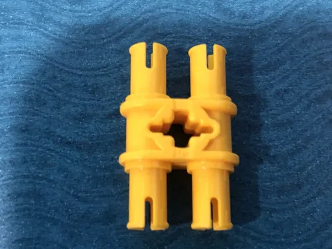 LEGO PART 32138 TECHNIC PIN DOUBLE WITH AXLE HOLE (YELLOW)