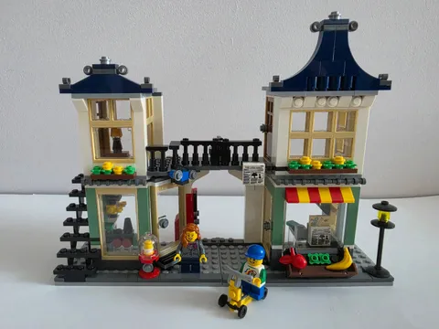 Lego Creator 31036 Toy & Grocery Shop - Preowned, 100% Parts, No Instructions