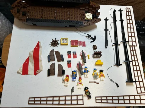 LEGO 6285 Black Seas Barracuda Vintage 1989 Pirate Ship Parts Lot Hull Minifigs 