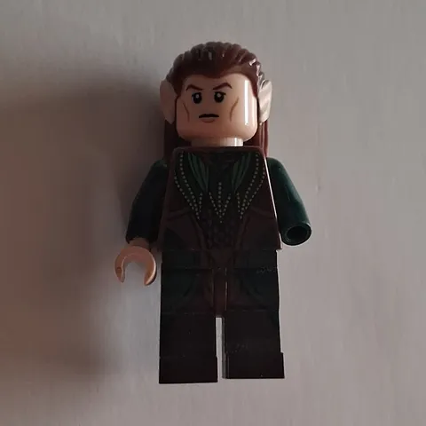 LEGO LotR Minifigure Minifig w/ Dark Green Torso & Brown Hair MISSING HAND