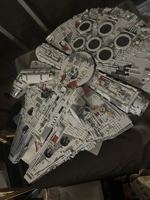 LEGO Star Wars: Millennium Falcon (75192) With Wicked USA Stand