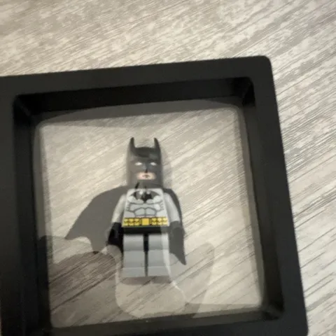 LEGO AUTHENTIC MINT Batman Minifigure  2006 BATMAN with Display Case (1 pc)