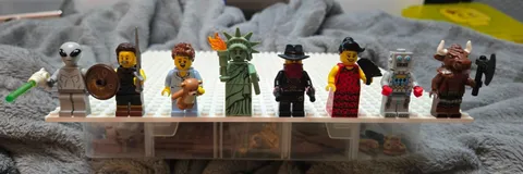 LEGO SERIES 6 Collectible Minifigures 8827 - Complete Set of 16