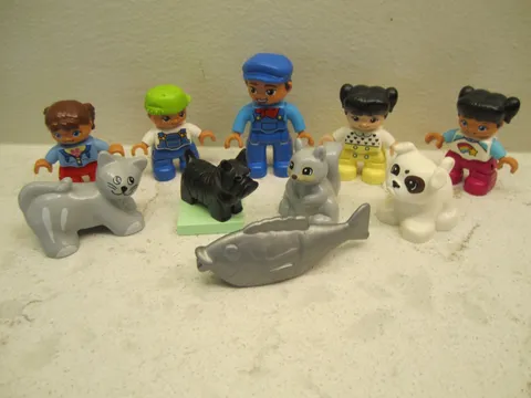 Lot 10 Lego Duplo Figures including a fish squirl bull dog cat kids