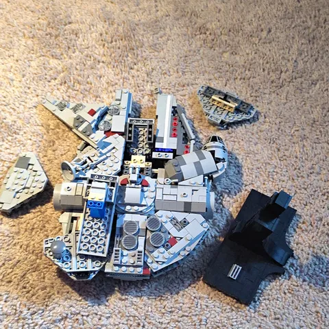 LEGO Star Wars Millennium Falcon Bulk Lot Bricks & Pieces Partial Build