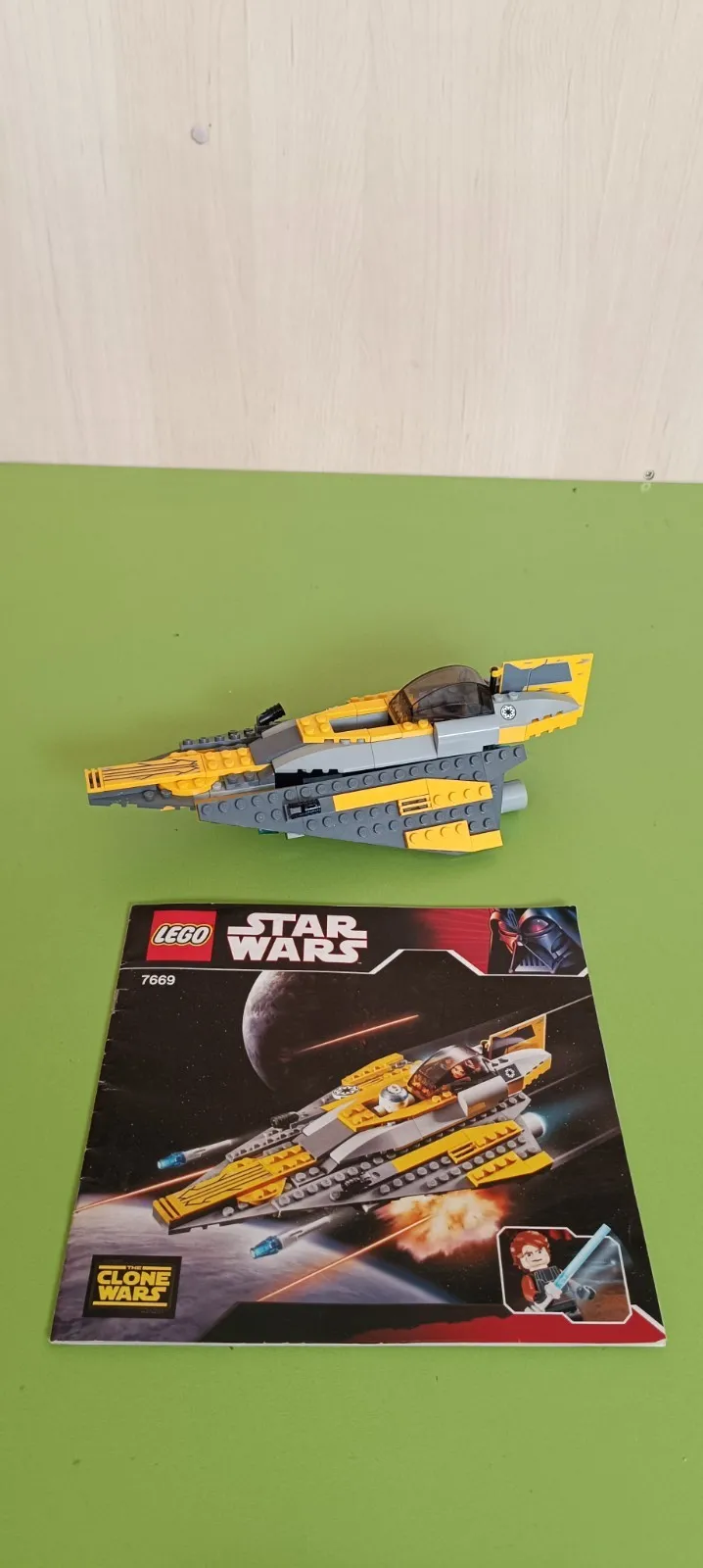 LEGO Star Wars: Anakin's Jedi Starfighter (7669)