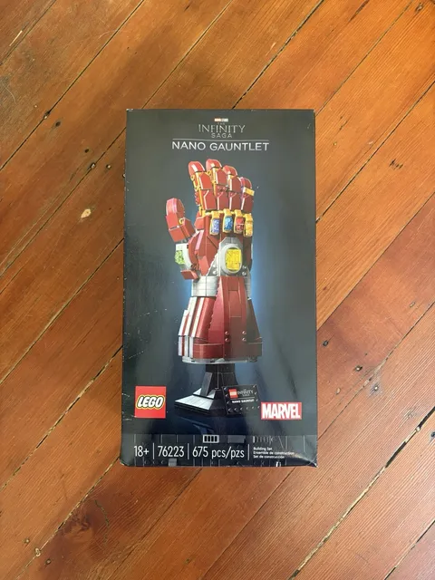 LEGO Super Heroes: Nano Gauntlet (76223) Damaged Box