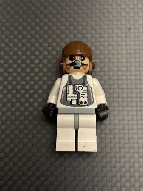 SW0153: Ten Numb - White Pilot Suit, Light Nougat Head, Aviator Helmet