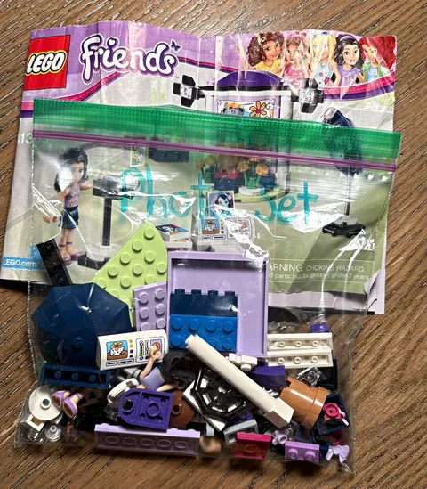 LEGO Friends RETIRED version 41305 Emma's Photo Studio 96pc  Lot w/ Manual