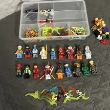 Lego Random Minifigure And Parts Lot 18 Figures Plus Spare Parts / Weapons