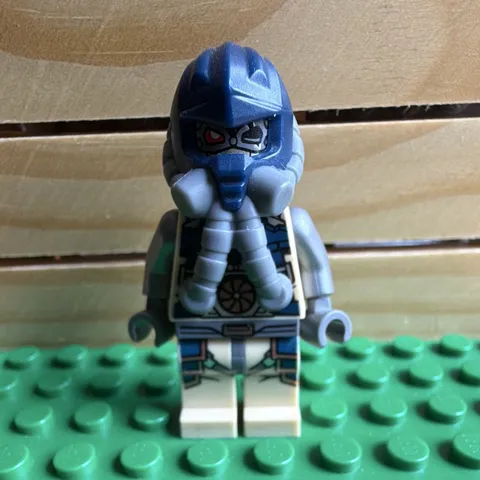 LEGO Minifigure Psyclone w/ Blue Helmet & Breathing Hose Mask, White Legs