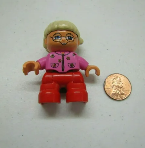LEGO DUPLO BLONDE GIRL TODDLER FIGURE Wearing Glasses for House Home 