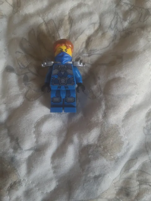 LEGO Ninjago Minifigure njo232 Jay Rebooted Stone Armor WITH SWORDS