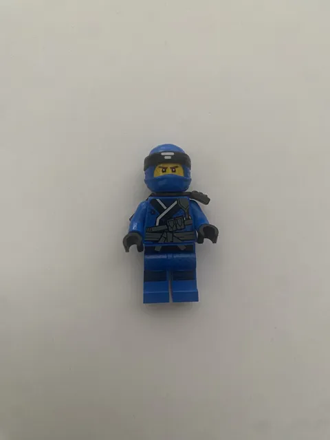 LEGO njo389 Minifig: Ninjago Jay (Sons of Garmadon robe)