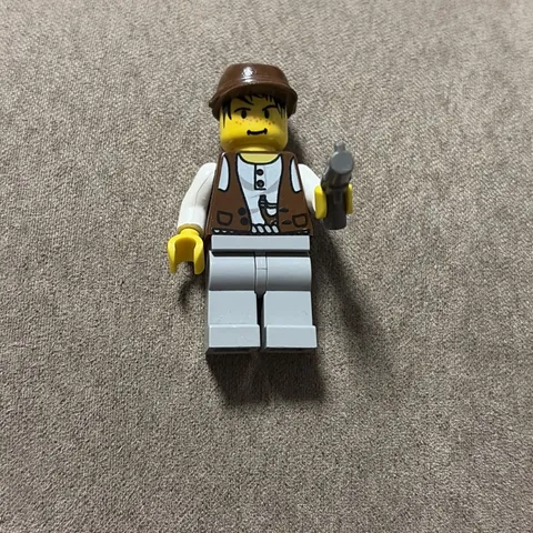LEGO Adventurers Dino Island: Mike Minifigure adv014