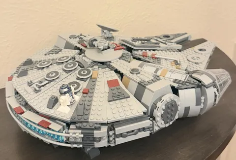 LEGO Star Wars: Millennium Falcon (75257)