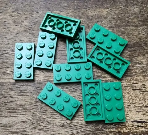 LEGO Green Plate 2 X 4 QTY 10. Part No. 3020