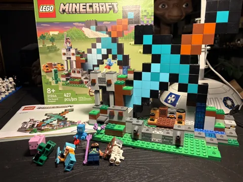 LEGO Minecraft: The Sword Outpost 21244 complete set with box. 