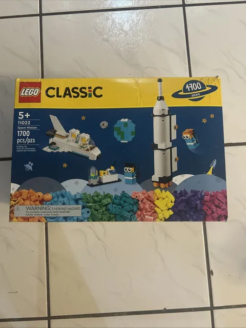 Lego Classic 11022 Space Mission 1700pcs [Never opened, Box Is Dented]