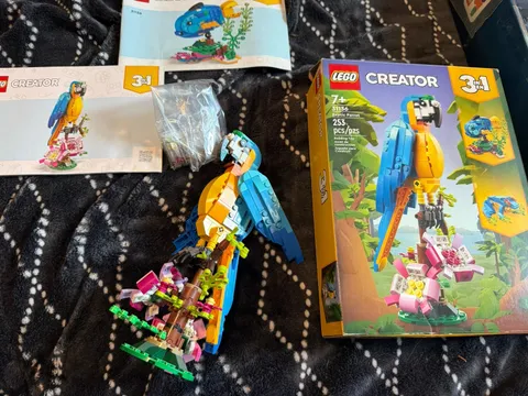 LEGO CREATOR 3 in 1: Exotic Parrot - Set 31136 Complete W/Instructions