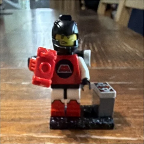 LEGO Minifigure Red & White Outfit Black Hair w/ Red Mug & Gray Accessory