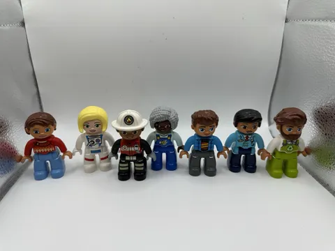 Duplo Lot Of (7) Figure Pieces --  Mixed Men and Women