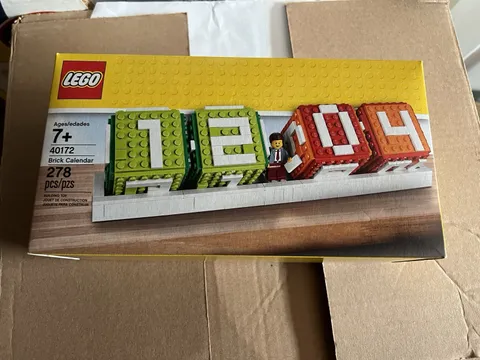 LEGO 40172 Brick Calendar Retired Sealed 278 Pieces Office Desk Display New Set
