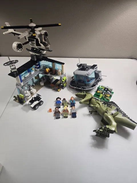 LEGO Jurassic World: Giganotosaurus & Therizinosaurus Attack (76949)