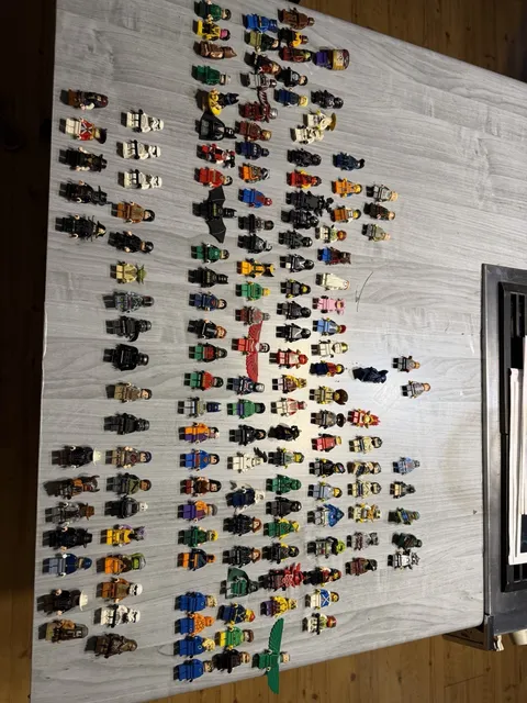 LEGO Assorted Minifigure Lot w/ Mixed Minifigures, Accessories & Parts