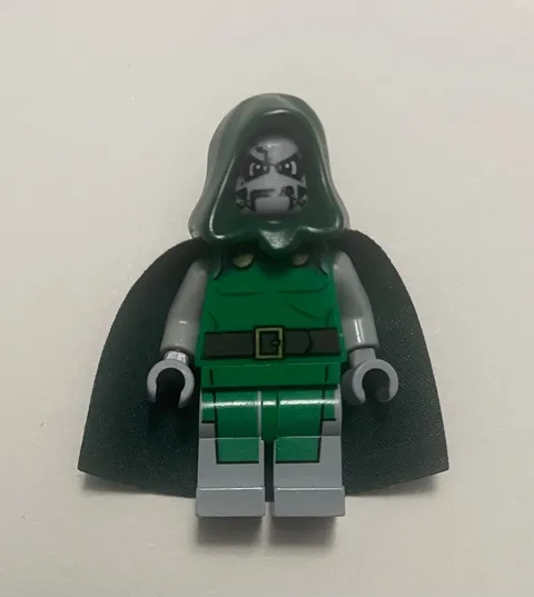 LEGO Dr. Doom Minifigure Sh0052 Marvel Superheroes 76005