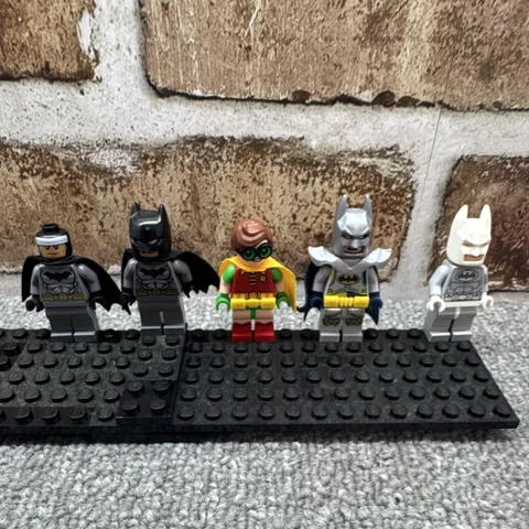 LEGO Batman & Robin Minifigure Collection Cape DC Super Heroes Theme Collectible