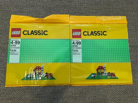 LEGO CLASSIC: 2 Blue Baseplates (10714) and 2 Green (10700) Lot of 4 32x32 studs