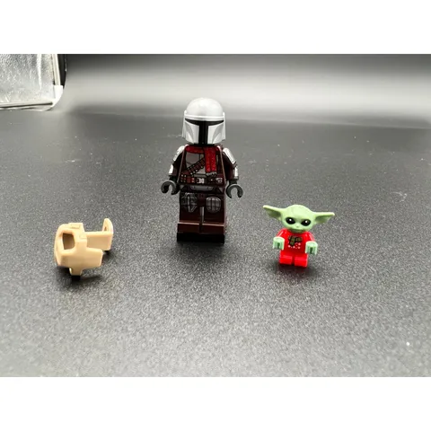 LEGO Star Wars Mandalorian sw1165 and Grogu sw1166 Holiday Minifigures 75307