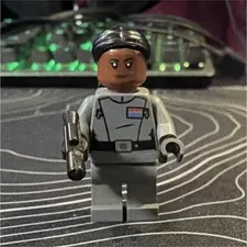 LEGO Star Wars Vice Admiral Rae Sloane minifigure (sw1250)