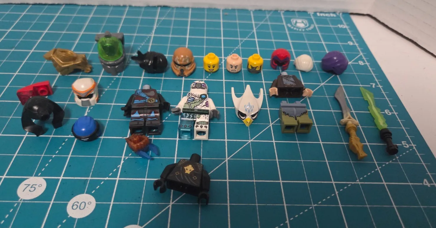 LEGO Minifigure Pieces Lot - Chima Star Wars Marvel Magneto
