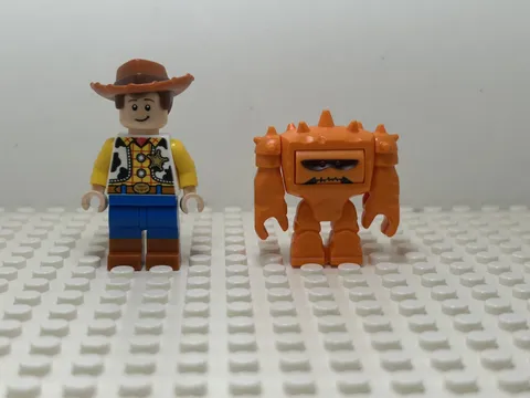LEGO Toy Story lot of 2, Woody and Chuck minifigs