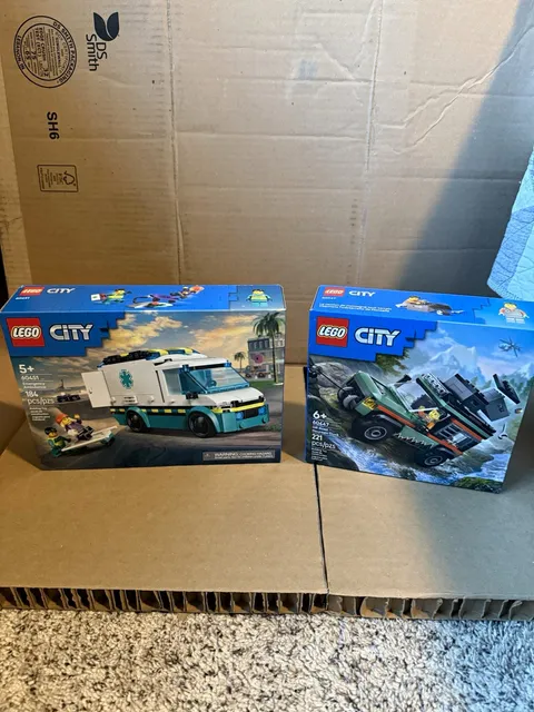 LEGO City lot of 2 sets. Ambulance and 4x4