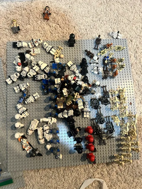 LEGO Star Wars Mixed Minifigure Lot w/ Minifigure Parts & Accessories Plastic