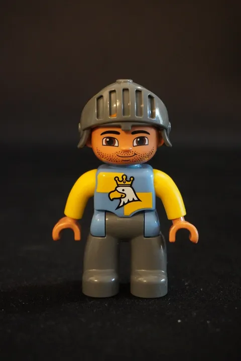 Duplo Figure - Eagle Castle Knight - Minifig Number: [47394PB178] Set: [10569-1]
