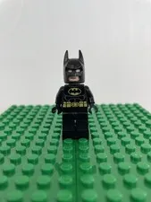 Lego Batman Black Suit w/ Yellow Belt