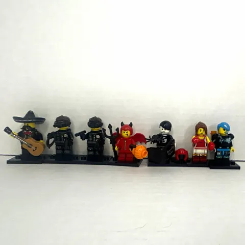 LEGO Minifigures series 16 Lot of 7 w/ Accessories, Display Stands