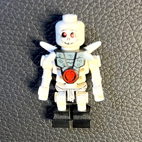 LEGO Ninjago Bonesai Minifigure w/ Accessories  Only missing cards 2015