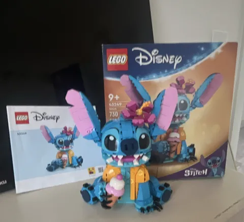 LEGO Disney Stitch Complete Set 730 Pieces